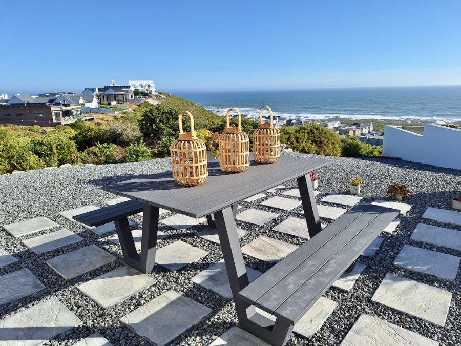 To Let 5 Bedroom Property for Rent in Pearl Bay Western Cape